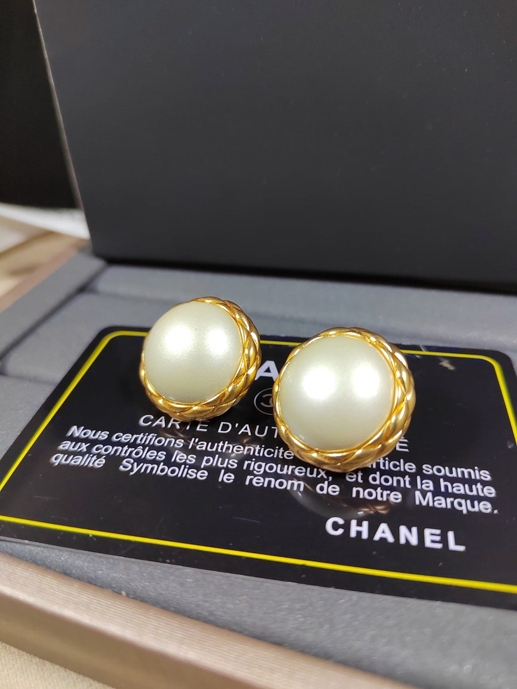 18K  Chanel Round Pearl Earrings